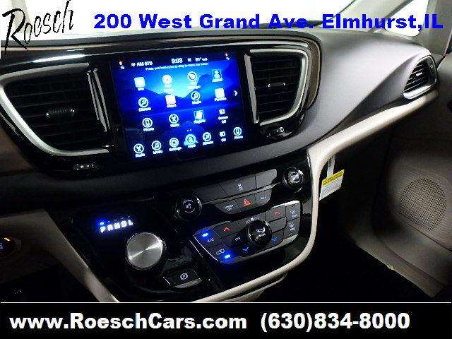 2017 Chrysler Pacifica Touring 4dr Mini-Van